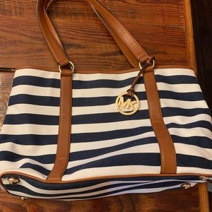 Michael Kors navy/white bag